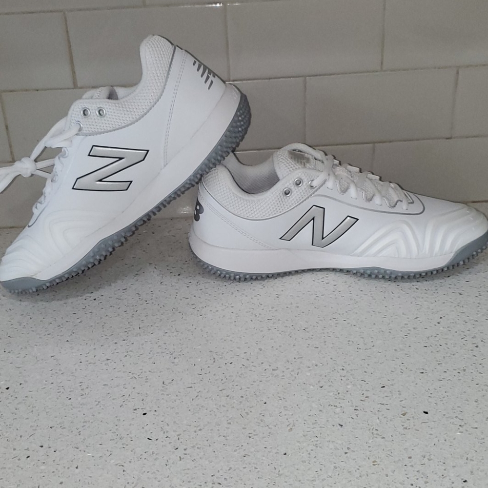 BRAND NEW new balance fuse turfs